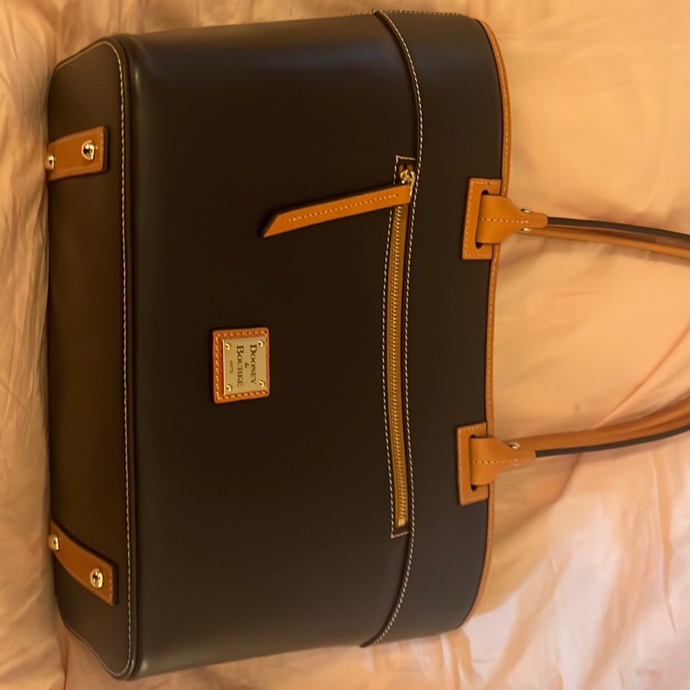 Barely Used Dooney&Burke bag.